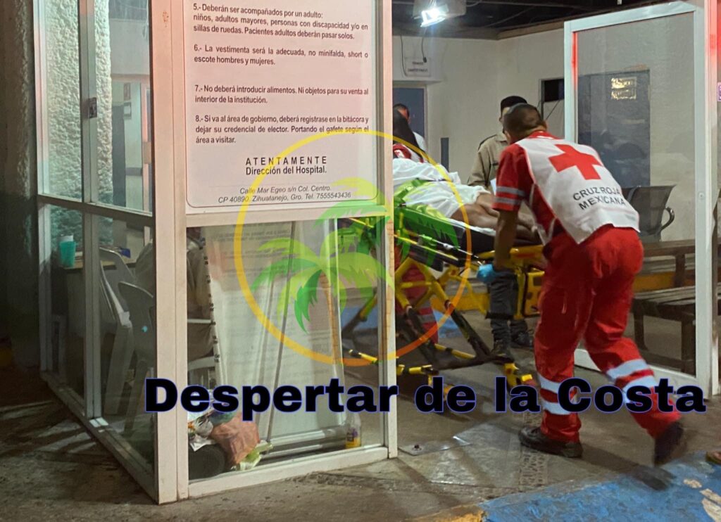 Mujer se lesiona al sufrir una caída en Los Romanceros