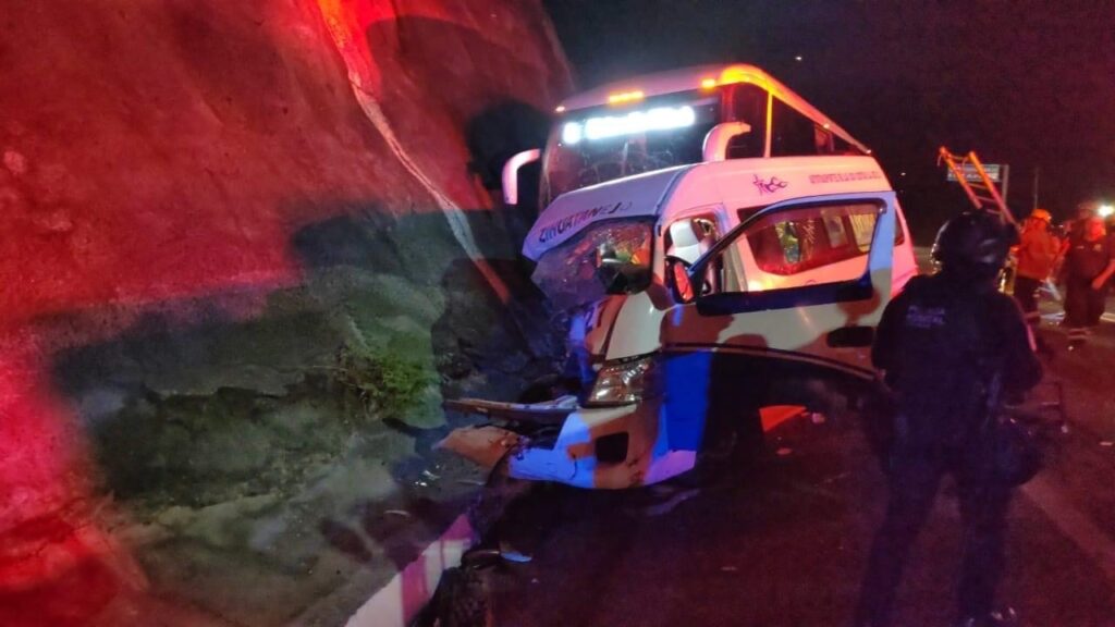 Un muerto y cuatro heridos fue el saldo de un choque vehicular en el mirador de Ixtapa
