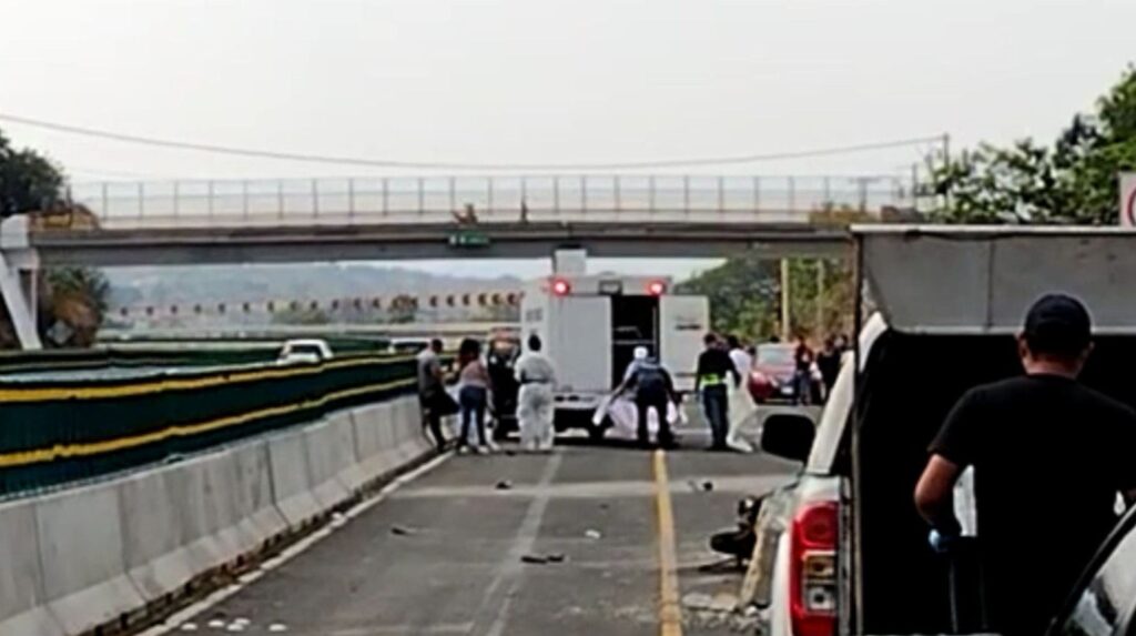 Motociclistas mueren tras estrellarse vs muro en La Pera-Cuautla, entre ellos, hija de regidor de Tepoztlán
