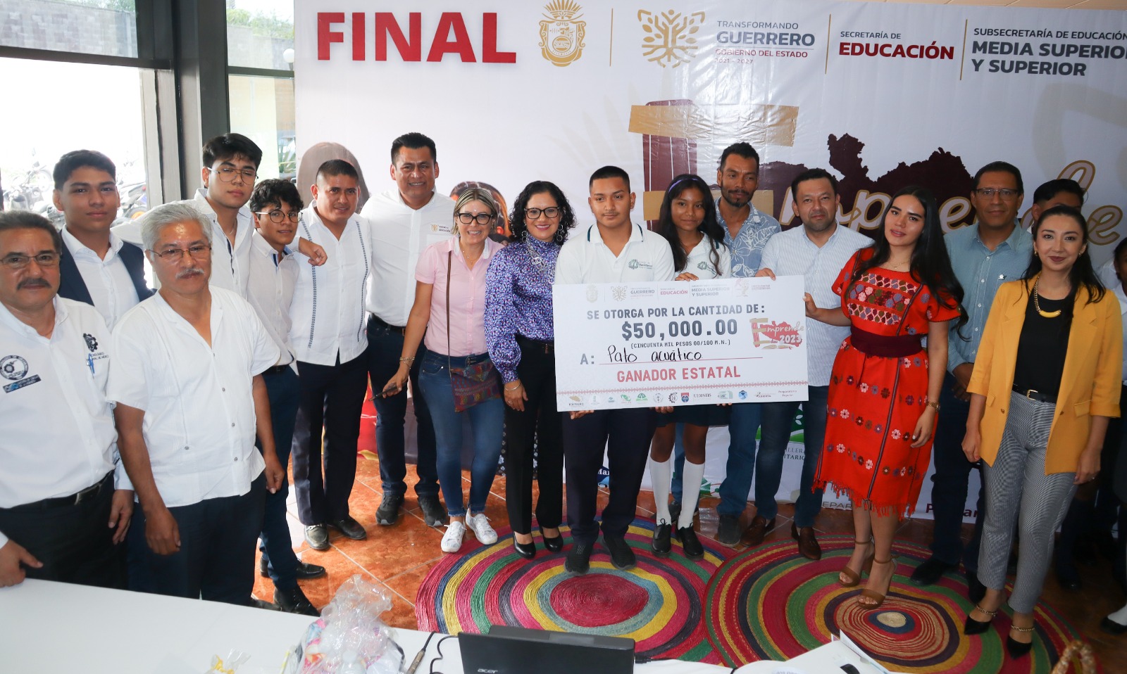 Premian a los ganadores del concurso estatal emprende-edu2023
