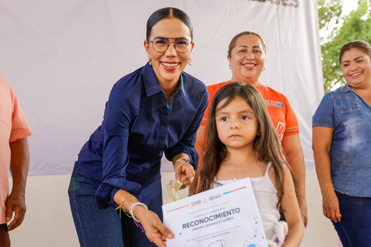 Liz Tapia clausuró programa, Club de Aprendizaje en El Coacoyul