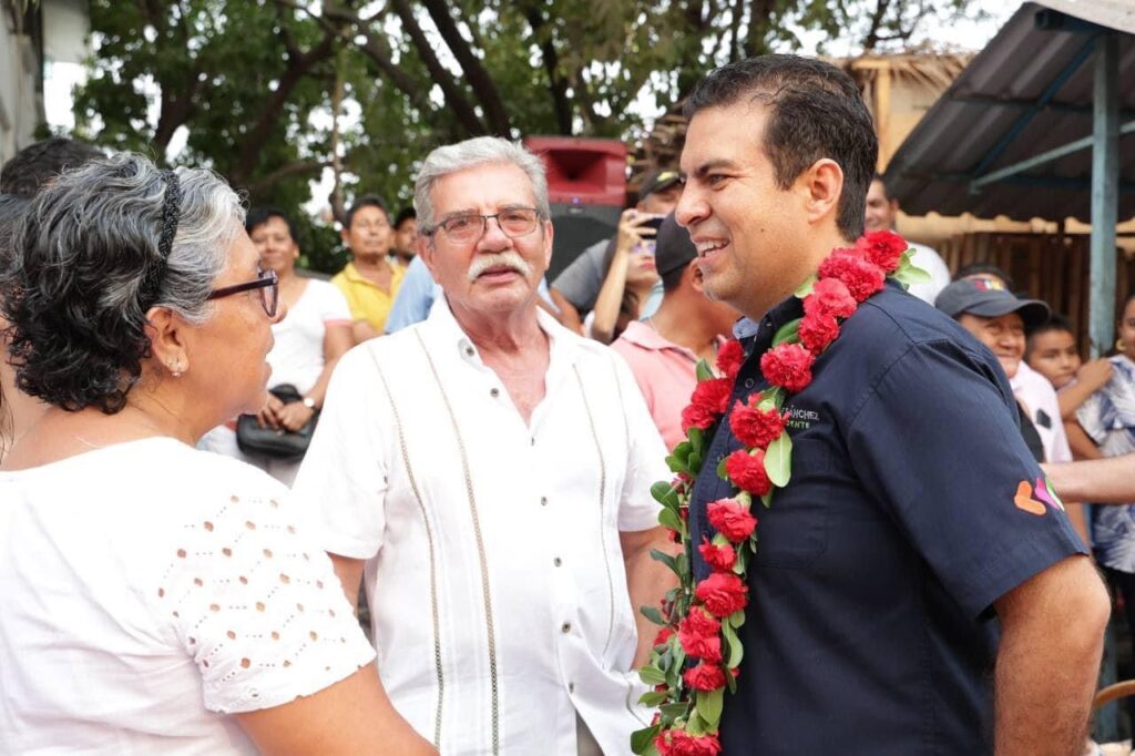 Presidente Jorge Sánchez Allec entrega nueva calle pavimentada a vecinos de Agua de Correa