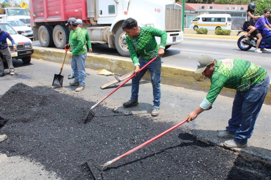 Servicios Públicos intensifica la reparación de baches en diversas vialidades en Ciudad de todos