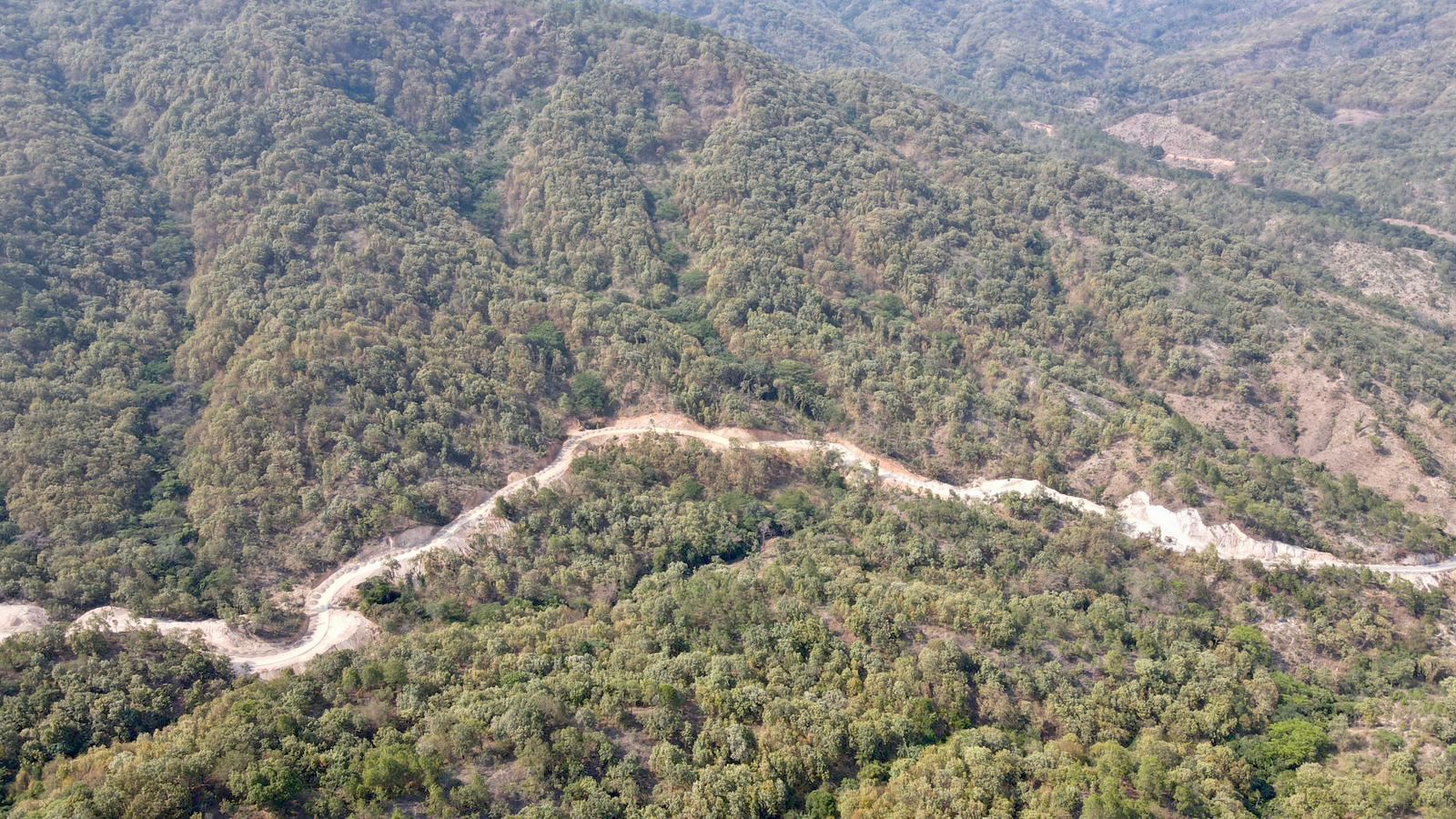 Cicaeg pavimenta el camino Ocotito-Tlahuizuapa-Coacoyulillo-Jaleaca de catalán