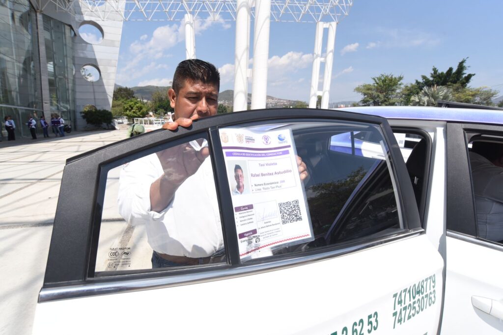 Entregan códigos QR a las unidades de transporte Violeta de Chilpancingo