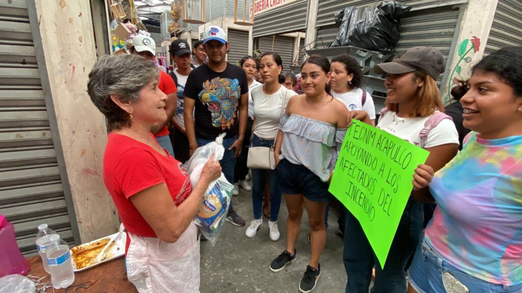 En Acapulco… Docentes y alumnos del Tecnológico ayudan a afectados por incendio en el Mercado Central