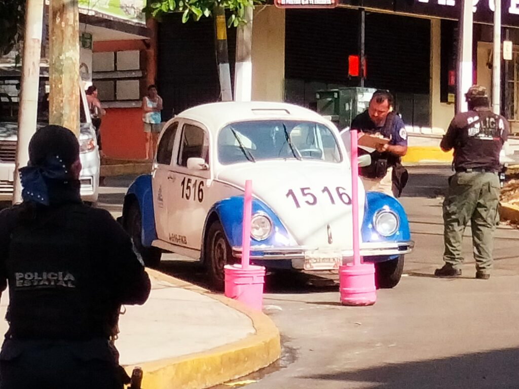 En Acapulco… Hallan taxi con un hombre ejecutado
