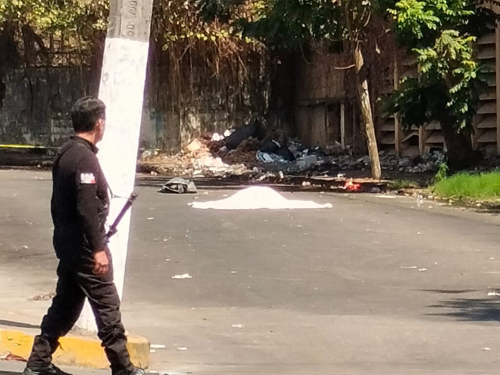 En Acapulco… Ataque a balazos al lado de plaza de toros Caletilla deja un muerto y herido