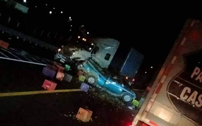 Fallecen dos personas al impactarse contra tráiler en la Pátzcuaro-Cuitzeo