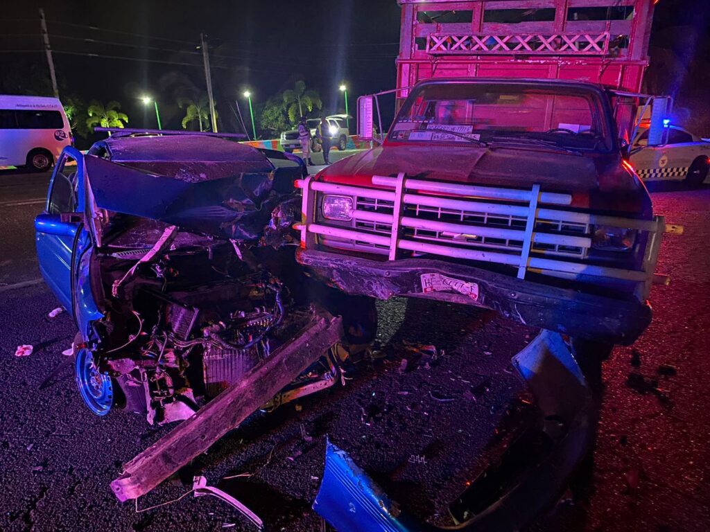 Dos heridos en choque vehicular en el mirador de Ixtapa