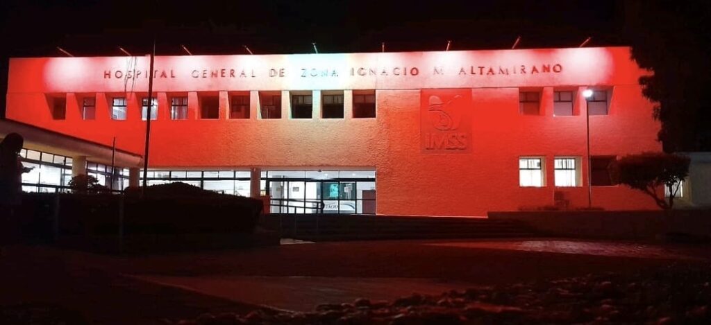 Clínica del IMSS Zihuatanejo se ilumina de rojo