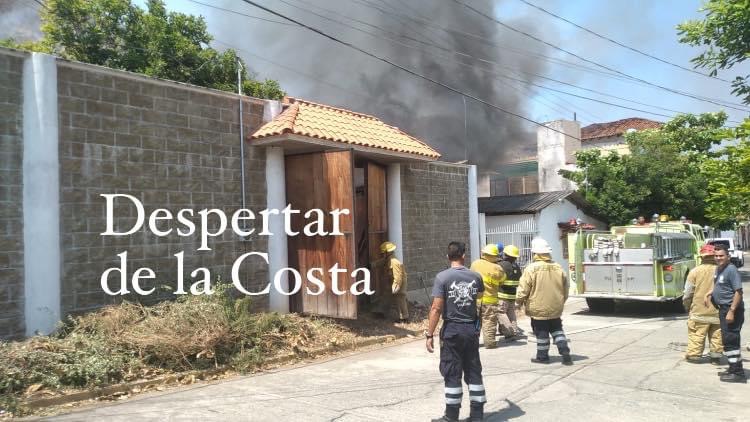 Bomberos sofocan incendio en una casa en El Hujal