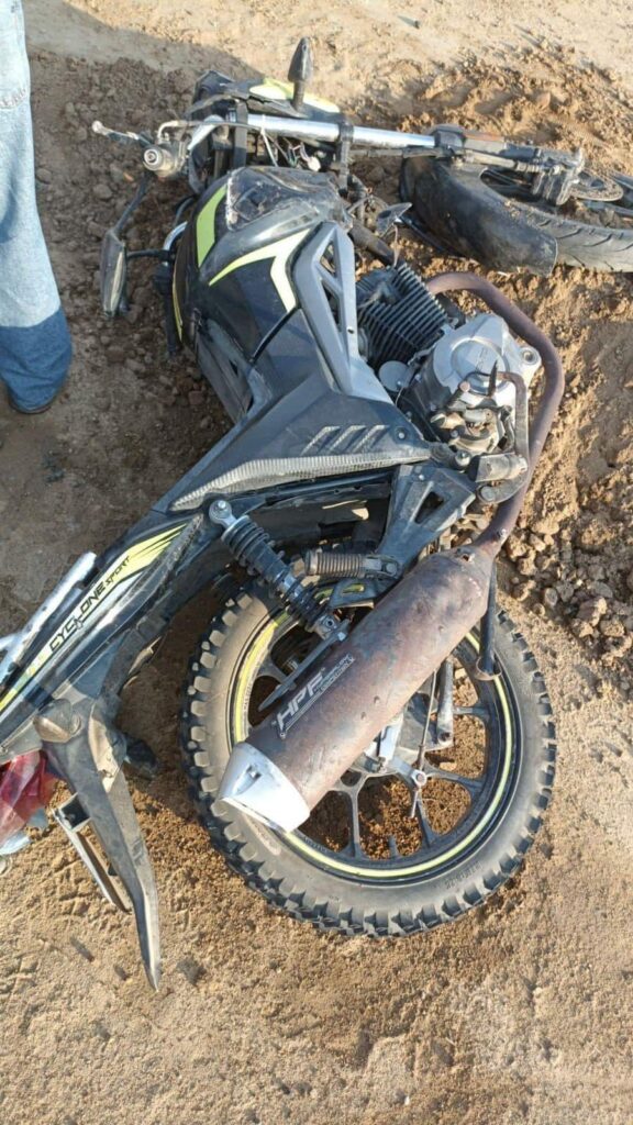 Motociclista se sale de la Acapulco-Zihuatanejo