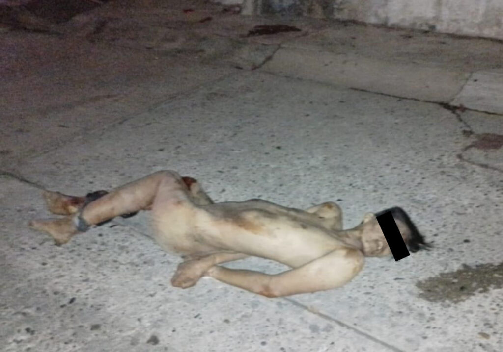 Dejan cuerpo desnudo de un joven ejecutado, en Acapulco