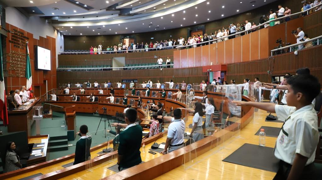 Se desarrolla con éxito en el congreso el parlamento estudiantil del estado