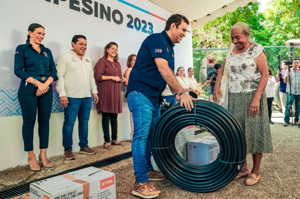Presidente Jorge Sánchez Allec entrega apoyos del Tianguis Campesino 2023 a más de mil agricultores