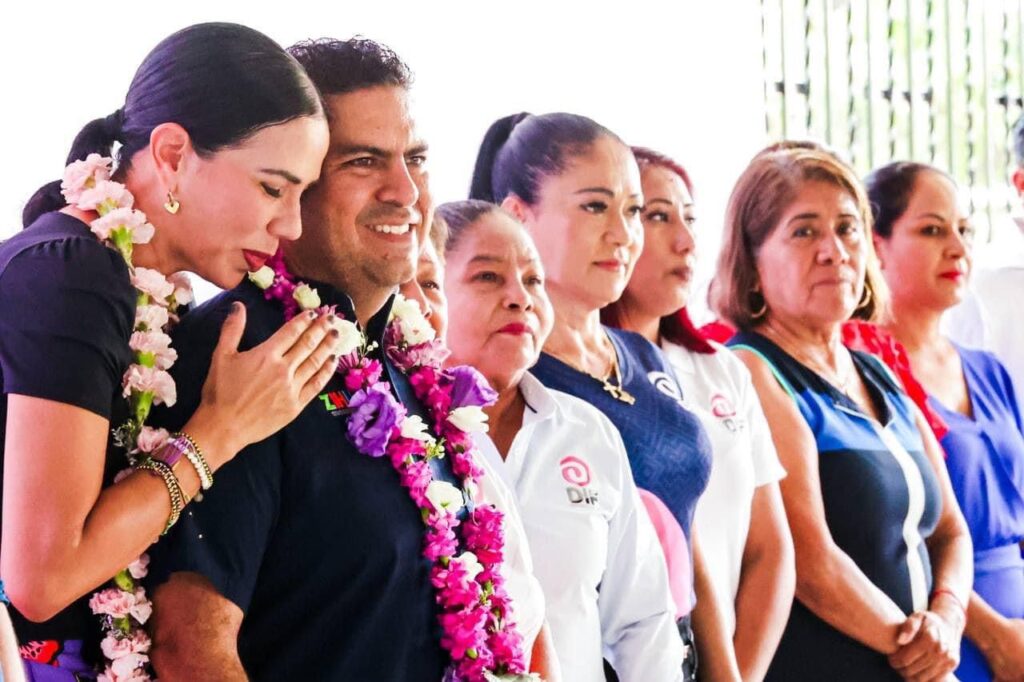 Jorge Sánchez Allec y Lizette Tapia Castro inauguran Casa de la Tercera Edad en San José Ixtapa