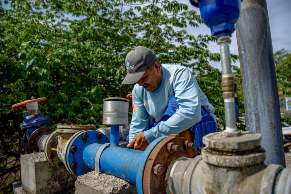 CAPAZ trabaja en la rehabilitación del sistema de agua potable de La Salitrera