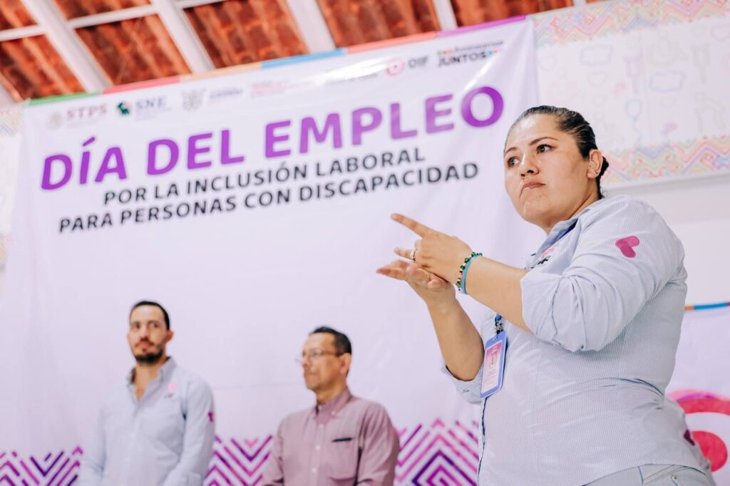 DIF Zihuatanejo facilita que personas con discapacidades diferentes tengan trabajo remunerado