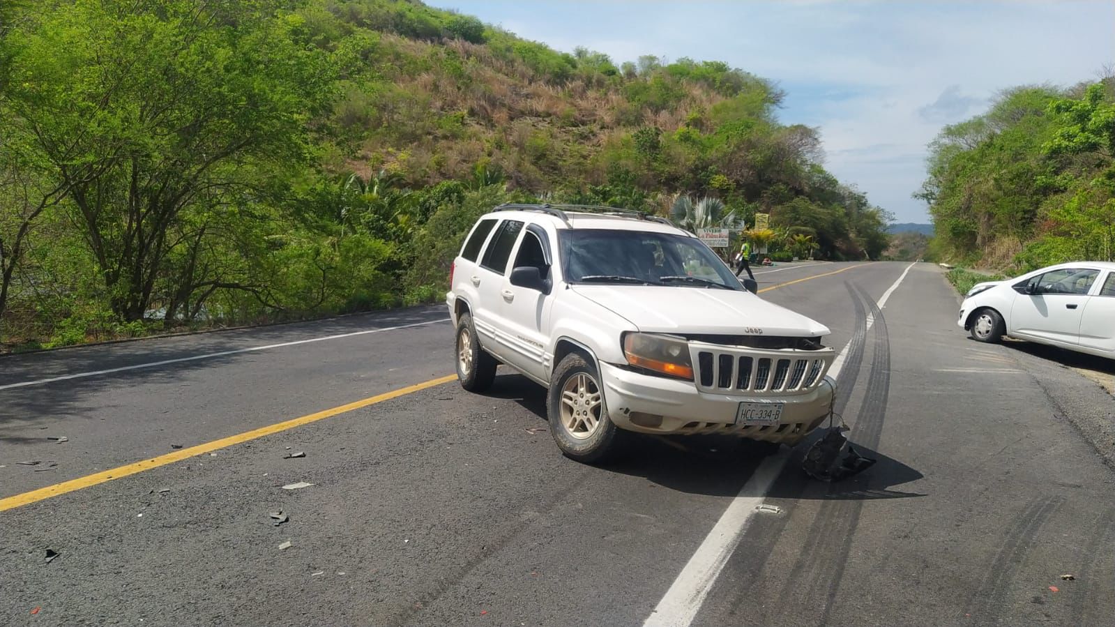 Chocan camionetas en desviación a La Salitrera