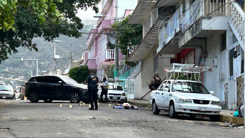 Ejecutan de 10 balazos a un joven, en Acapulco