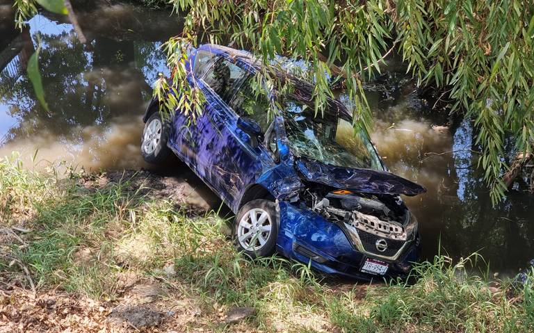 Ahora, un coche cae al río, en Morelia