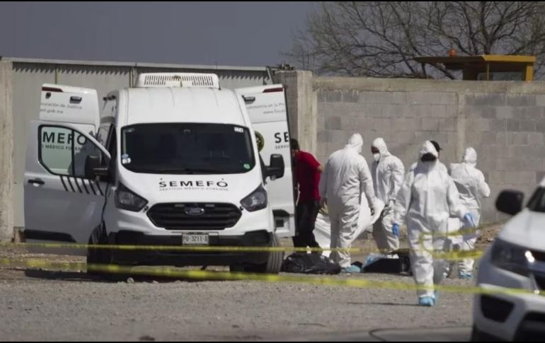 Por una infracción vial, policías descubren 7 cadáveres en una camioneta, en Tijuana