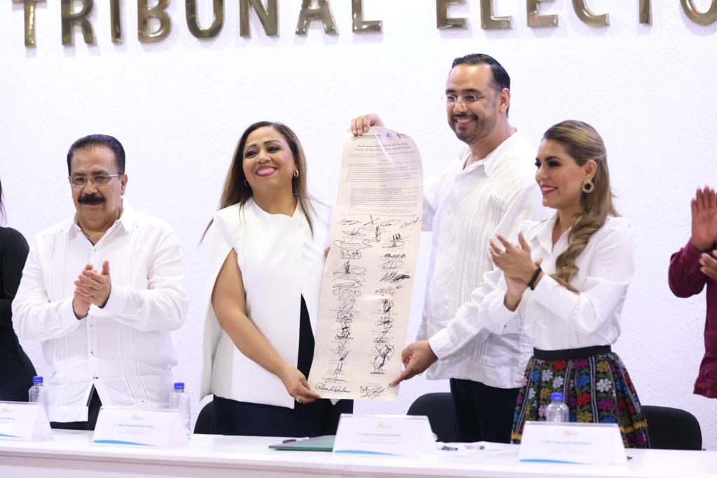 Asiste Evelyn Salgado a la conmemoración del 31 aniversario del Tribunal Electoral de Guerrero