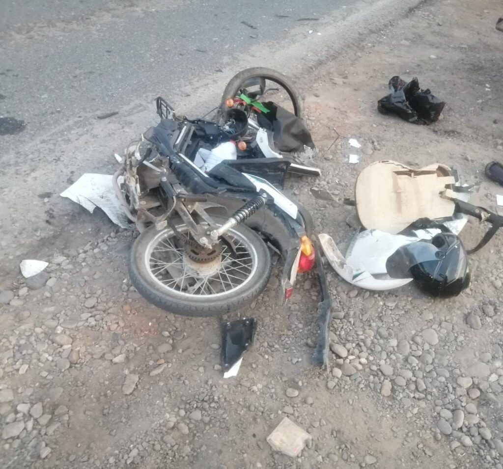 Muere motociclista en La Unión, chocó con un taxi