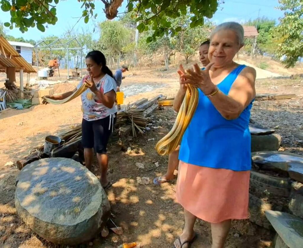 Luchan para mantener tradición en Atoyac