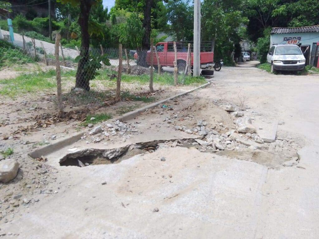 Piden la reparación de calles estropeadas por CAPASMA