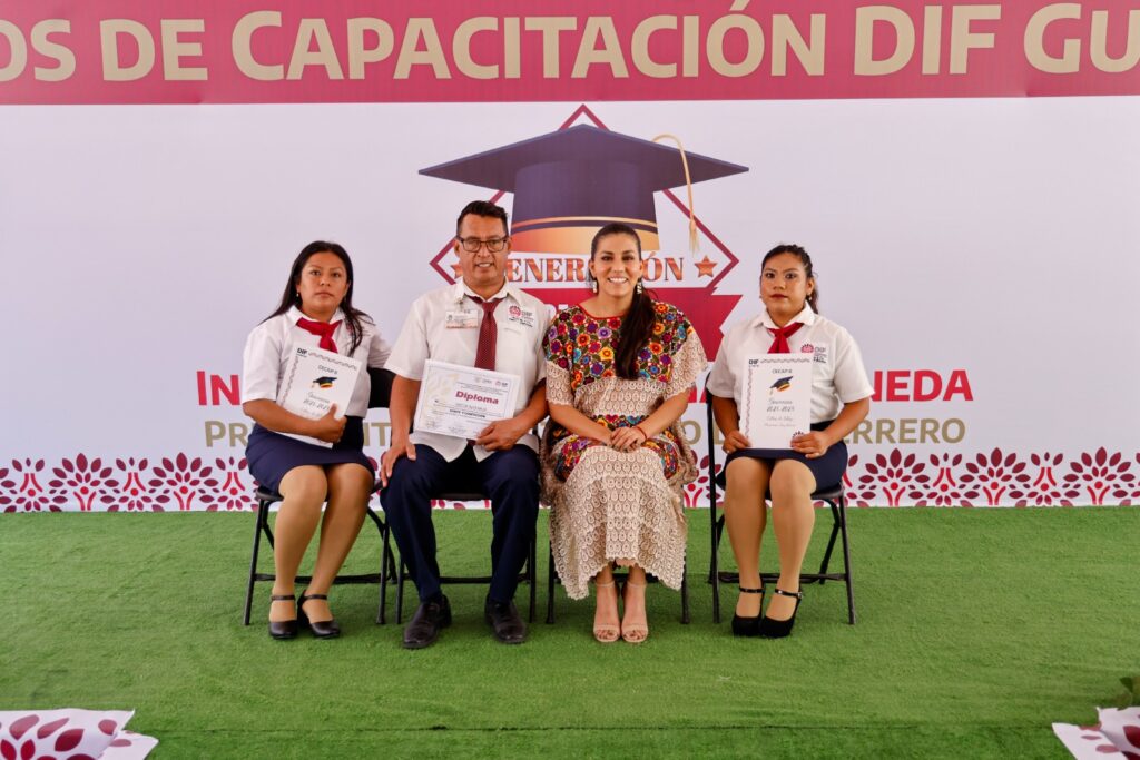 Concluyen cursos de capacitación estudiantes de los CECAPS del DIF Guerrero