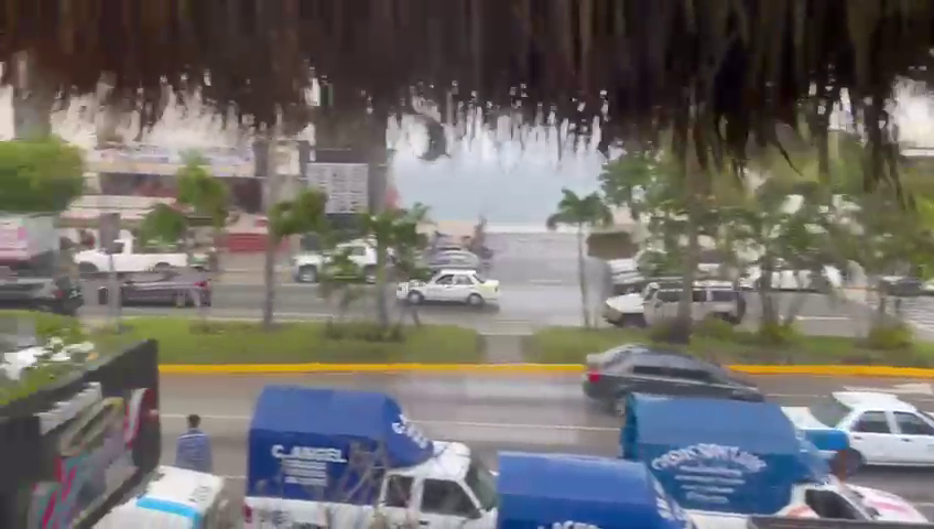 Fuertes ráfagas de viento y lluvia sorprenden a Acapulco