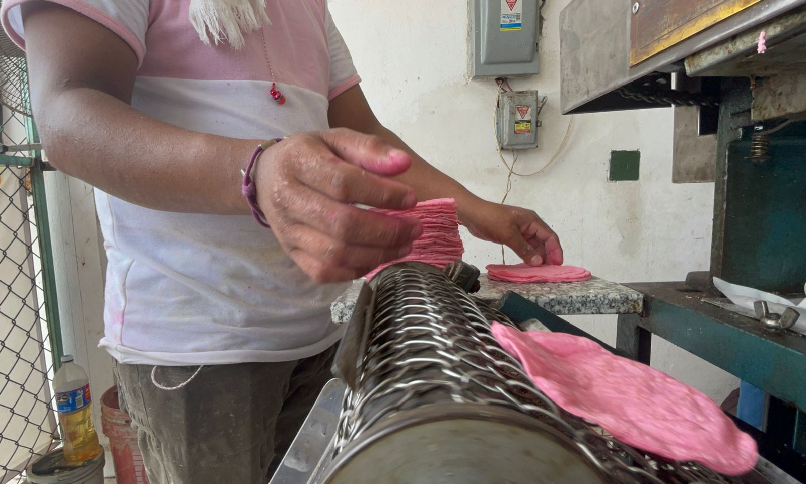 Impacta la “tortilla rosa” (Barbie) en Pie de la Cuesta, Acapulco
