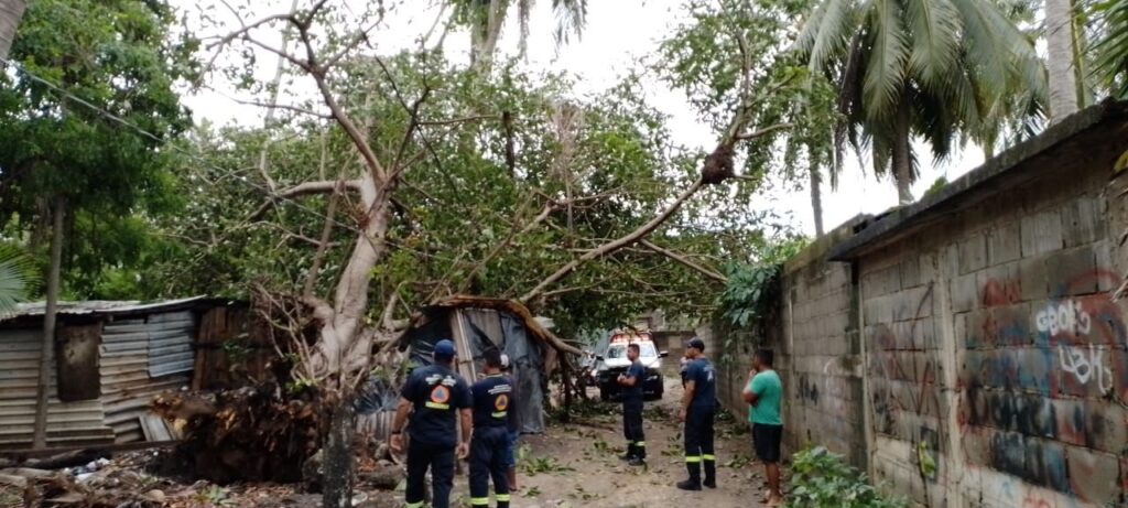 Dejan lluvias afectaciones menores en diez municipios de Guerrero