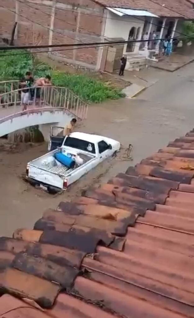 Reportan inundaciones en Atoyac