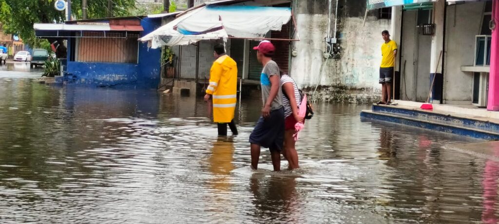 Gobierno de guerrero atendió reportes de daños por huracán Beatriz, se registraron afectaciones menores