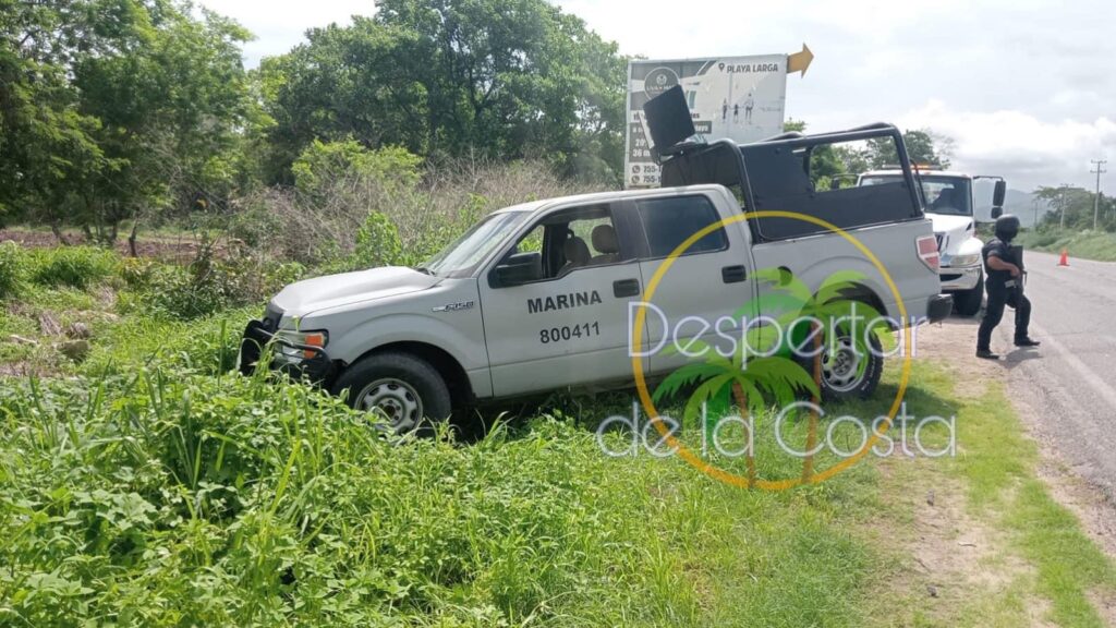 Patrulla de la Marina y un camión chocan en la Acapulco-Zihuatanejo; cuatro uniformados resultaron con lesiones
