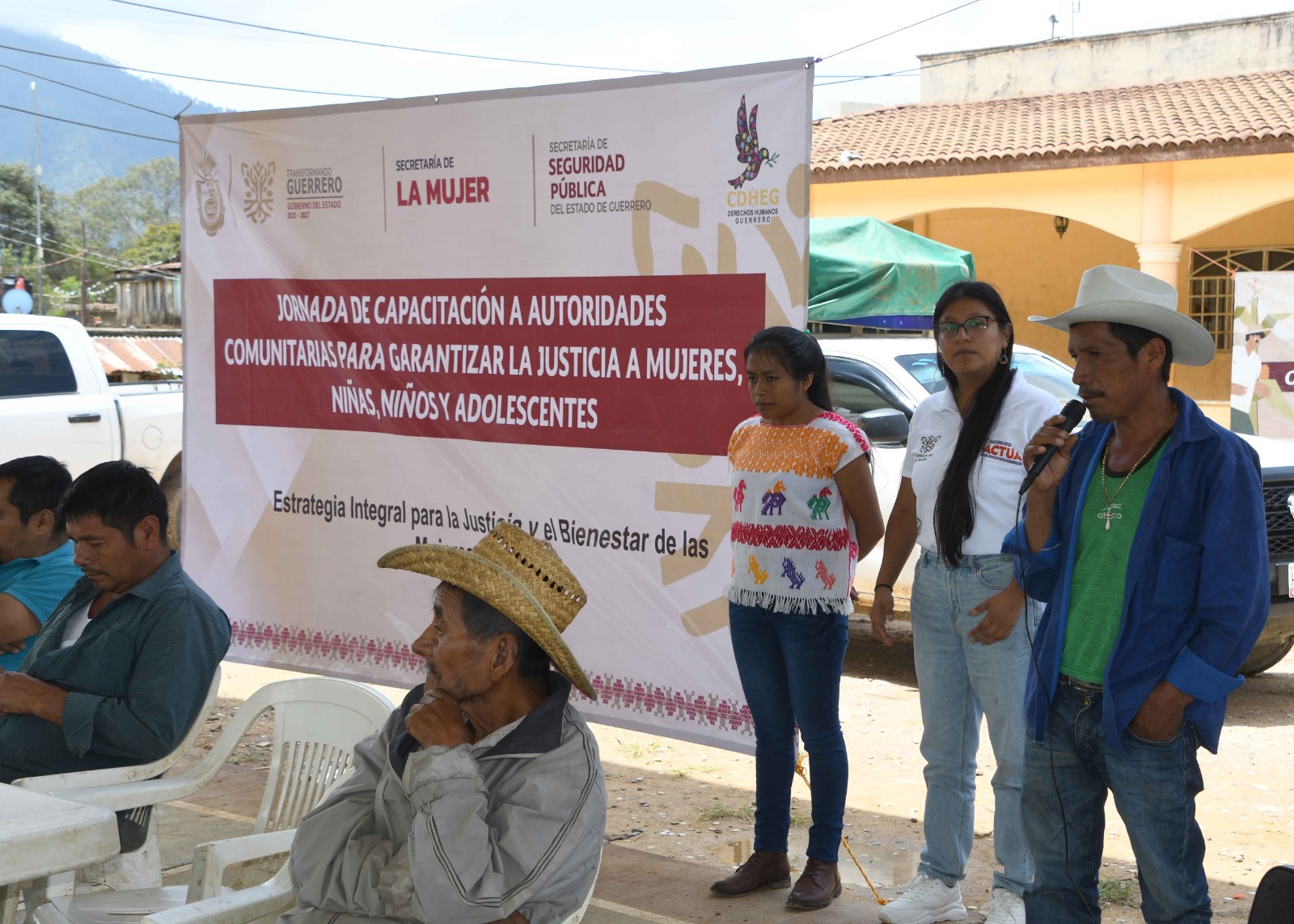 La Semujer y la CDHEG capacitaron autoridades comunitarias de la comunidad de Zitlaltepec, de Metlatonoc