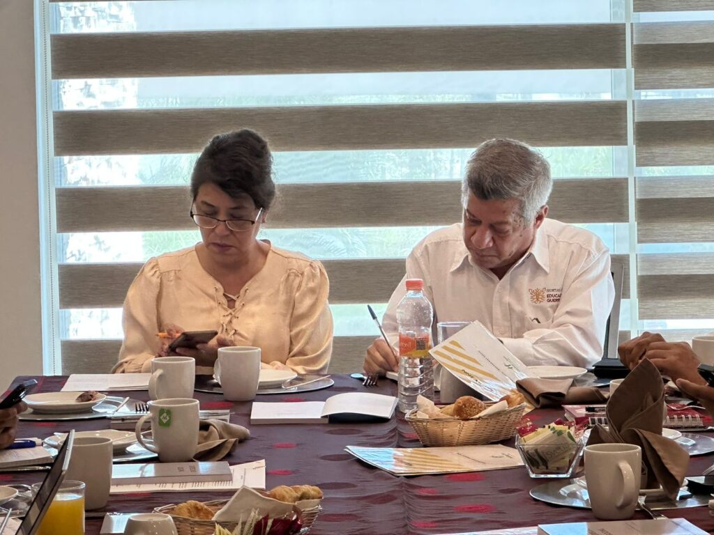 Logra Marcial Rodríguez Saldaña, importantes acuerdos en favor del magisterio guerrerense ante autoridades federales