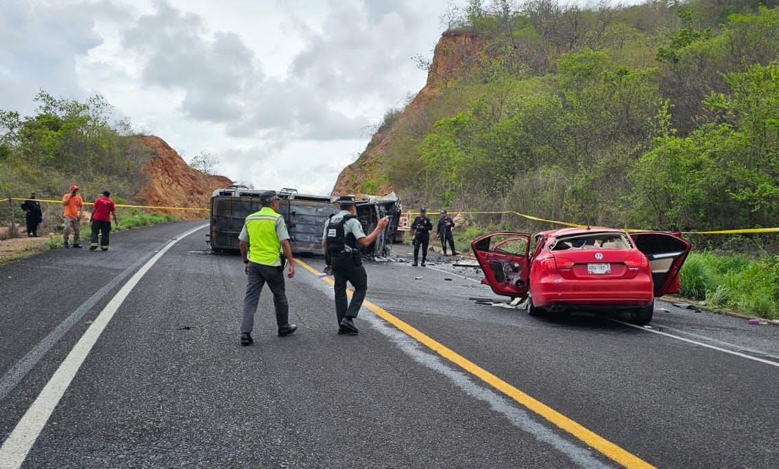 Cuatro muertos y tres heridos en encontronazo vial en Troncones