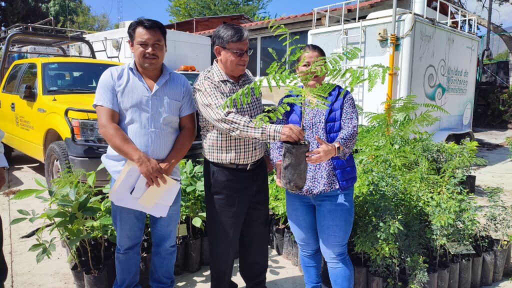 Semaren entrega 4 mil 500 árboles a organizaciones y autoridades para reforestar