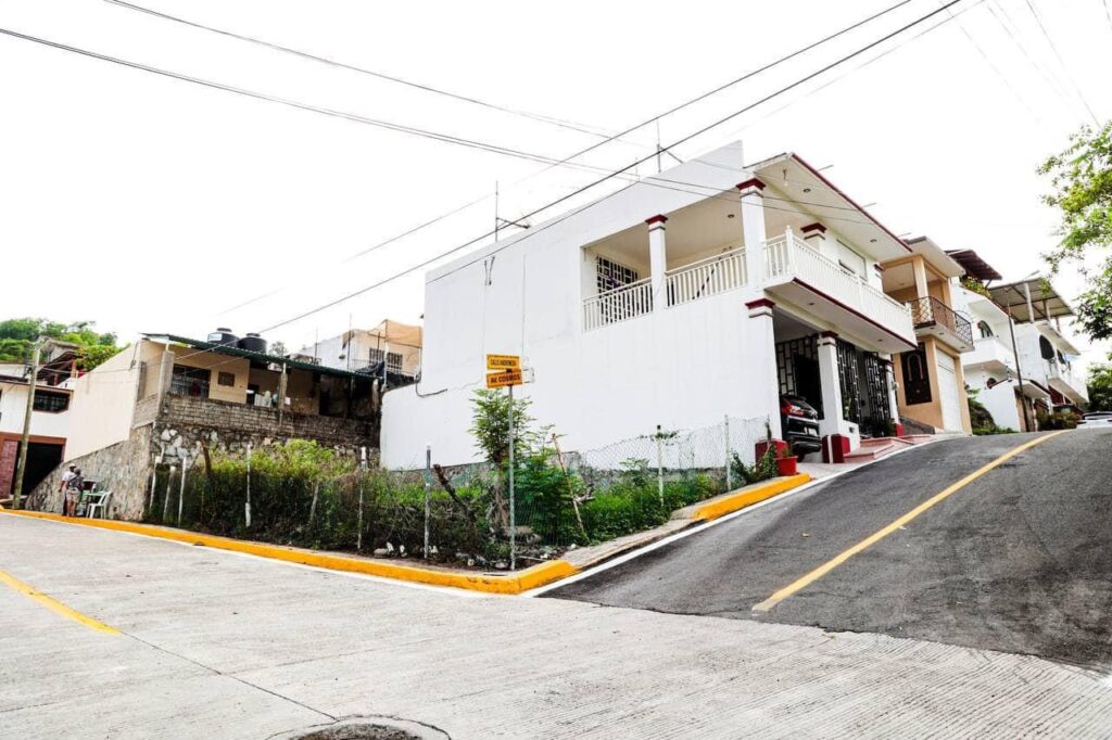 Alcalde Jorge Sánchez Allec inaugura circuito vial en unidad habitacional del Magisterio