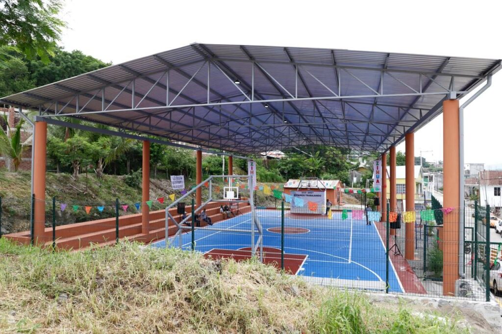Presidente Jorge Sánchez Allec inaugura techado de espacio deportivo en colonia Las Brisas