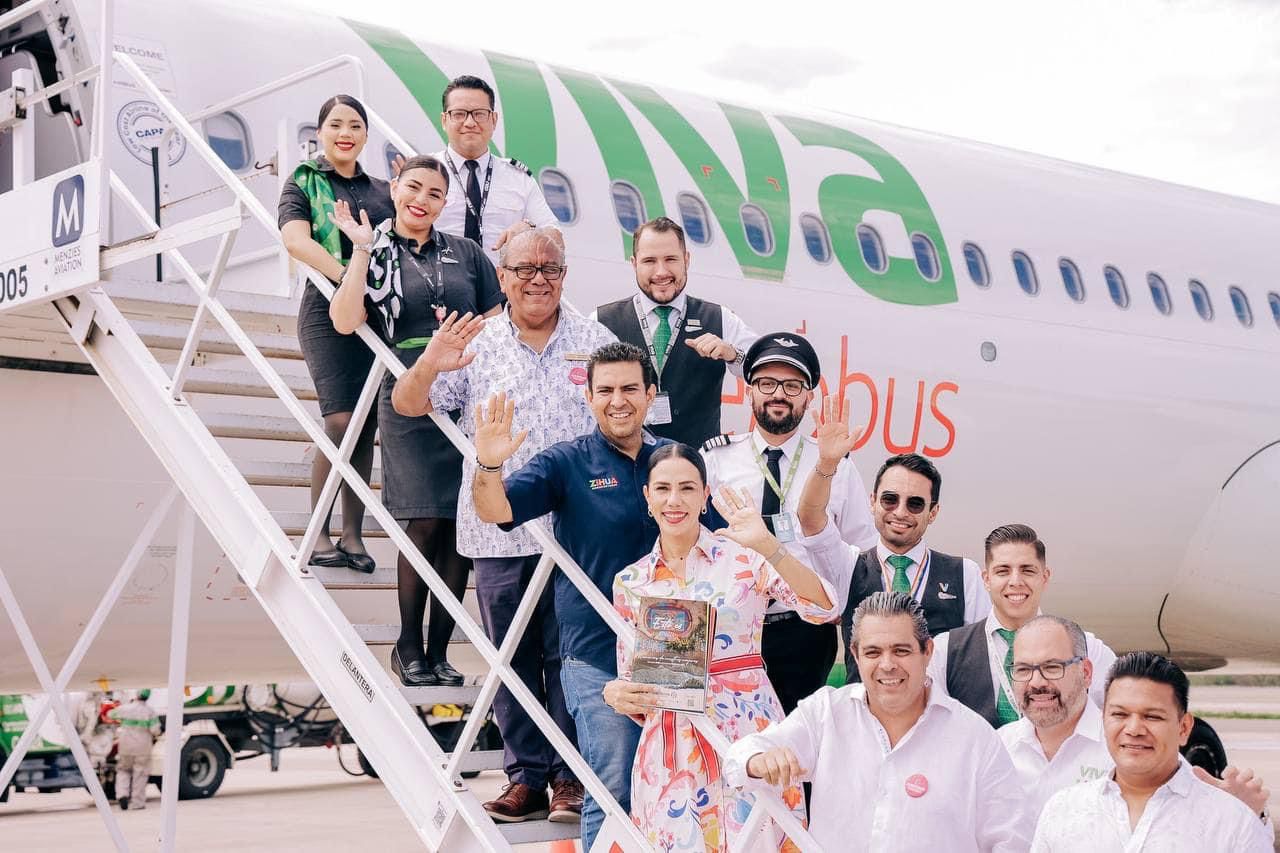 El nuevo vuelo directo Monterrey-Zihuatanejo fue inaugurado y celebrado como un logro más en materia turística para este destino