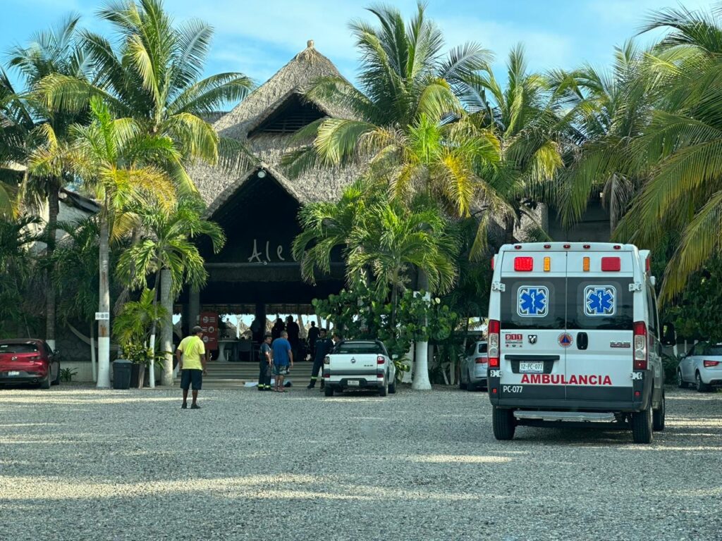 Muere un joven ahogado en el mar, en Barra Vieja, Acapulco