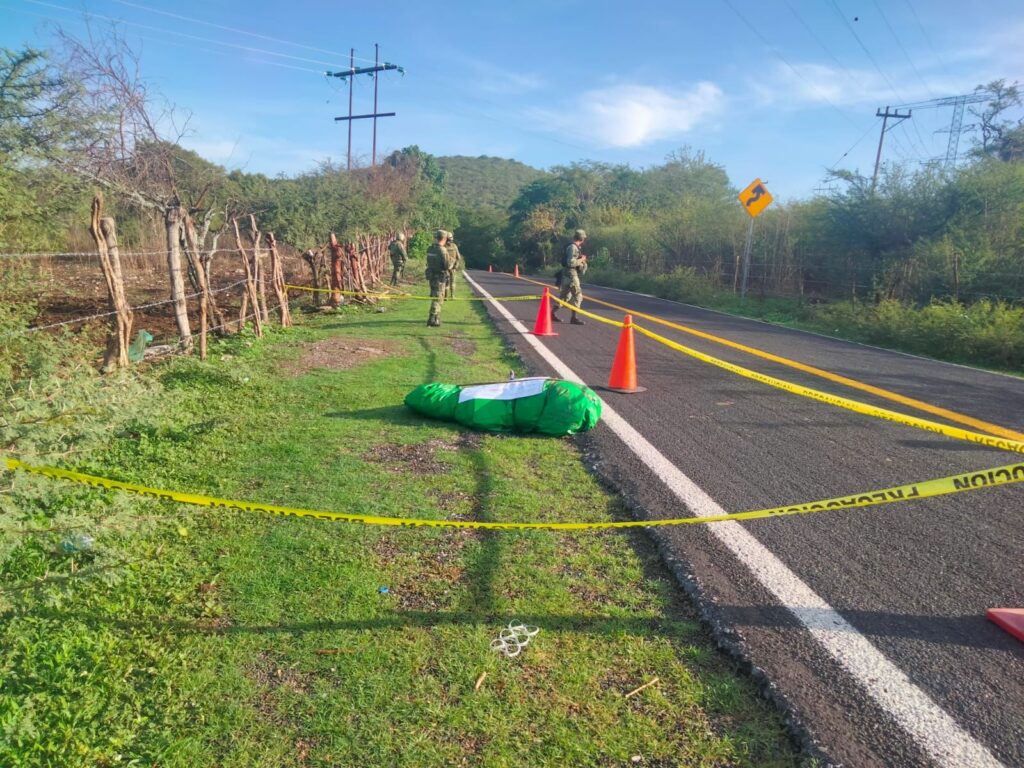 Dejan a un ejecutado en carretera a Taxco