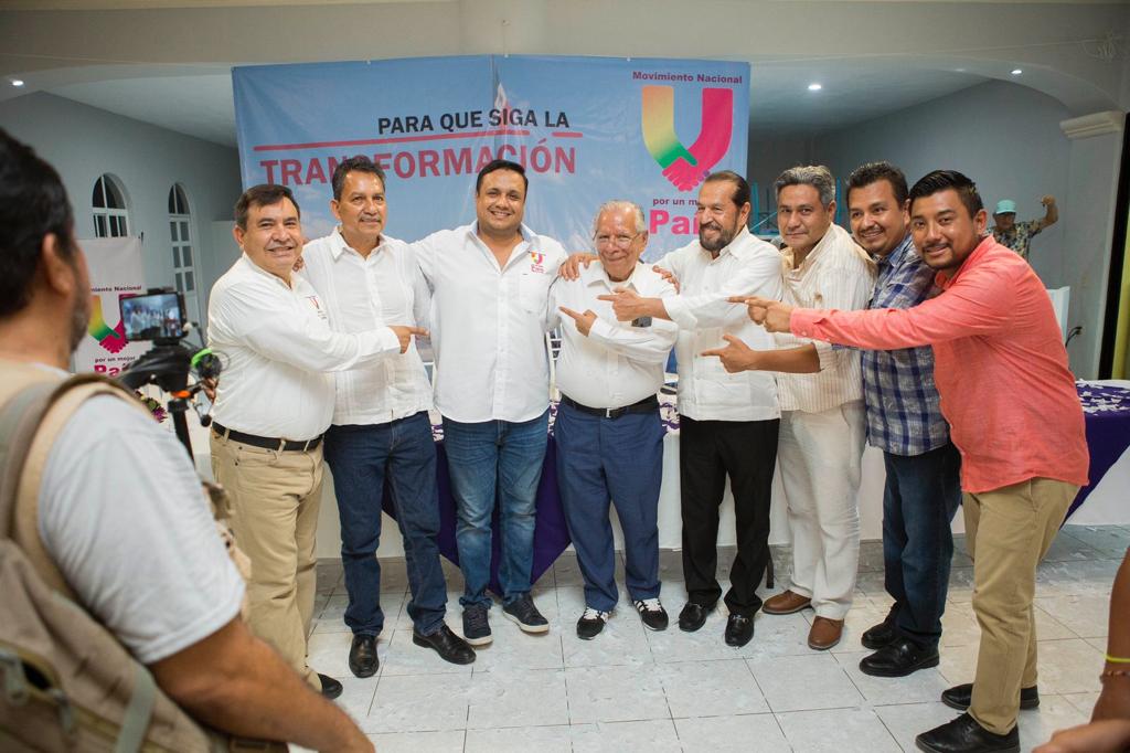 Toman protesta al comité municipal de la Asociación Política Nacional Unidos por un Mejor País, en Zihuatanejo