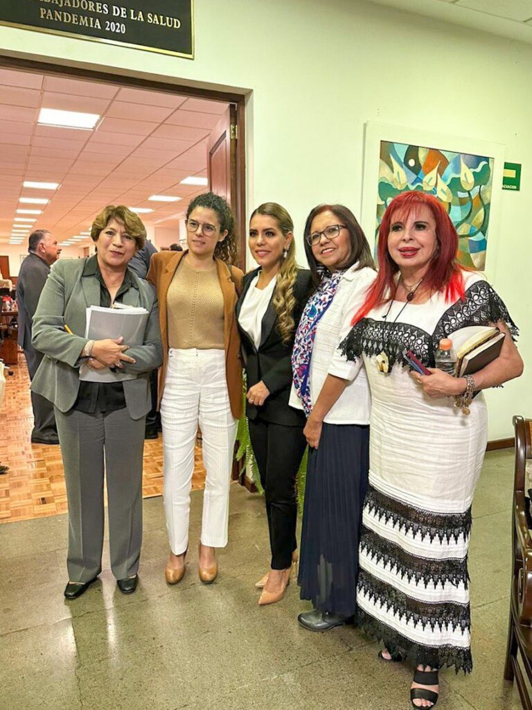 Participa Evelyn Salgado en reunión con AMLO