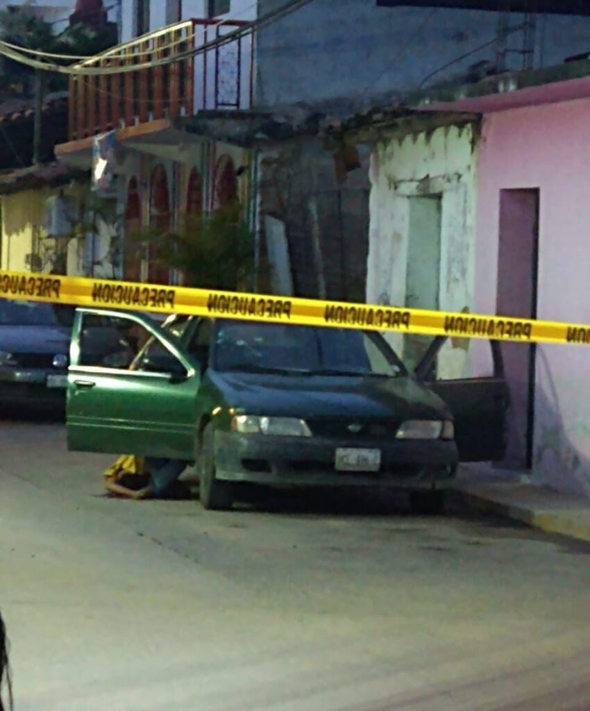 Ejecutan a balazos a dos primos en la colonia Centro de Ometepec